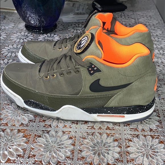 nike 1315 flight squad